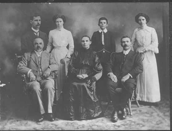JH Van Cooten and family, 1914